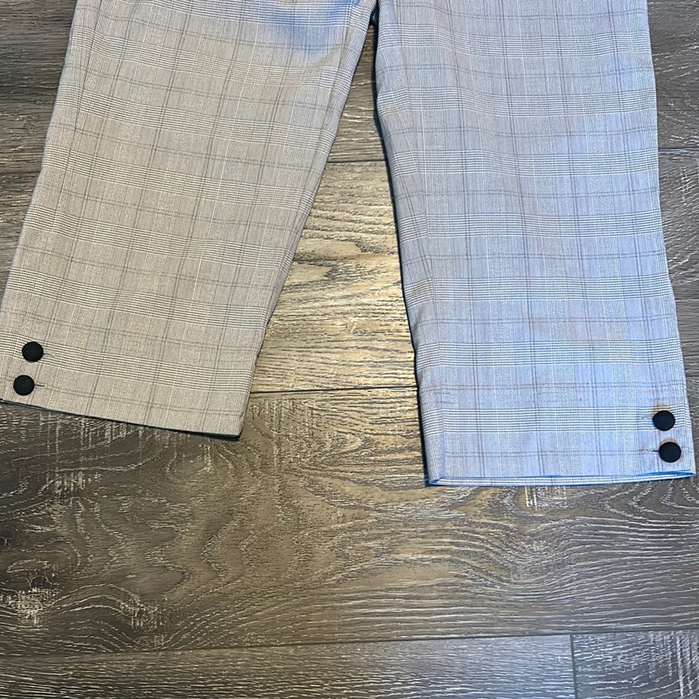 White House Black Market capri pants - Picture 3 of 7